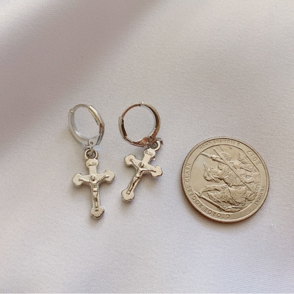 💕Last one Cross Crucifix Hoop Earrings - Picture 6 of 6